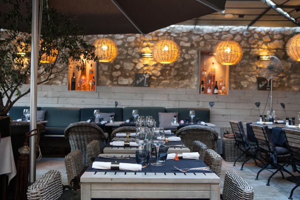 L'Auberge De L'Aubergine Eygalières Екстериор снимка