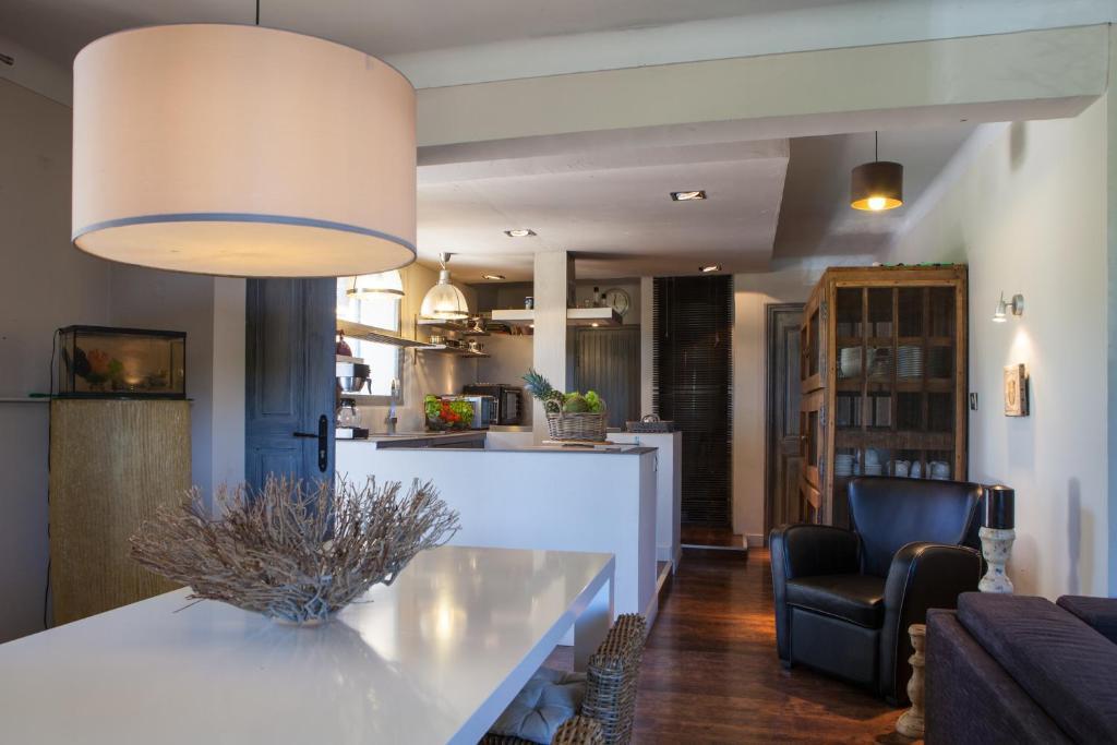 L'Auberge De L'Aubergine Eygalières Стая снимка