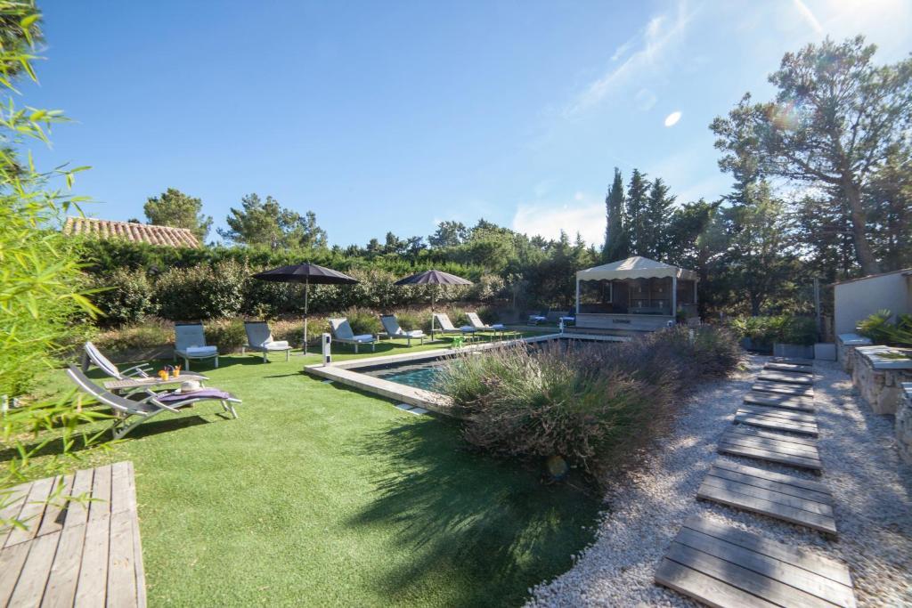 L'Auberge De L'Aubergine Eygalières Стая снимка
