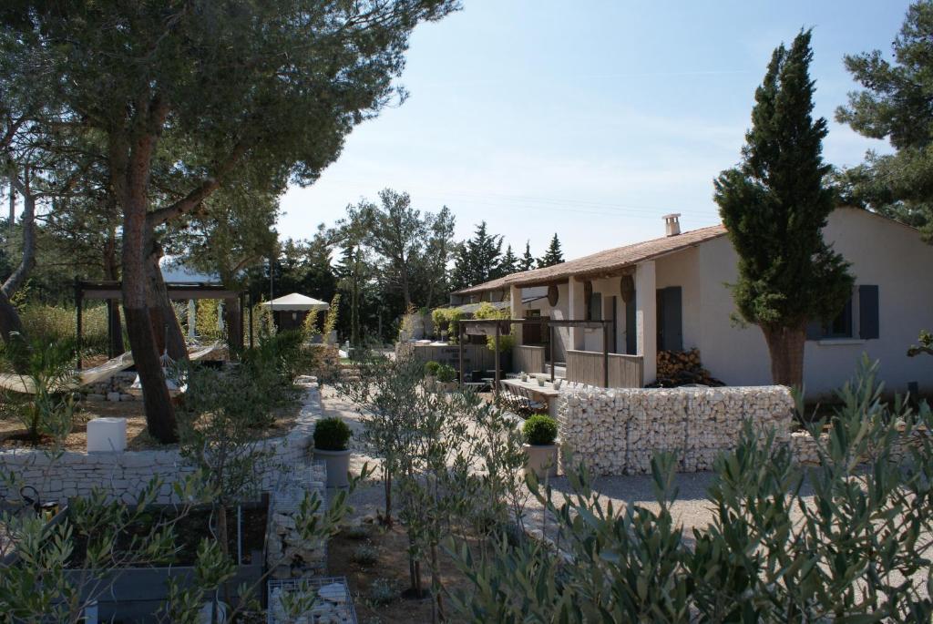L'Auberge De L'Aubergine Eygalières Екстериор снимка