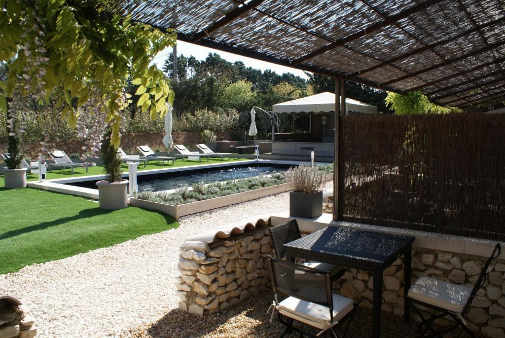 L'Auberge De L'Aubergine Eygalières Екстериор снимка