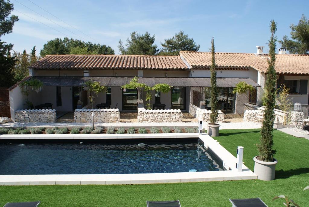 L'Auberge De L'Aubergine Eygalières Екстериор снимка