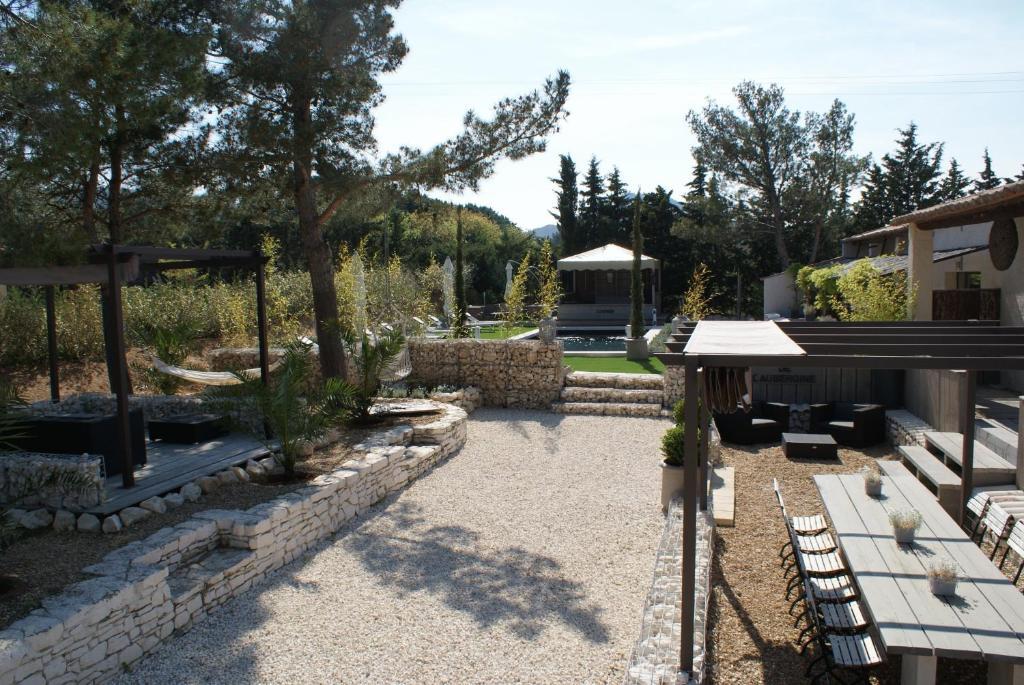L'Auberge De L'Aubergine Eygalières Екстериор снимка