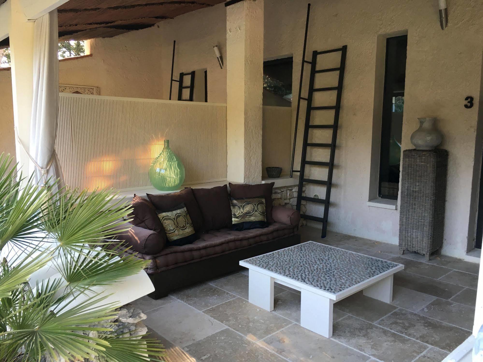 L'Auberge De L'Aubergine Eygalières Екстериор снимка